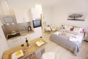 Отель A'marie Apartments  Задар